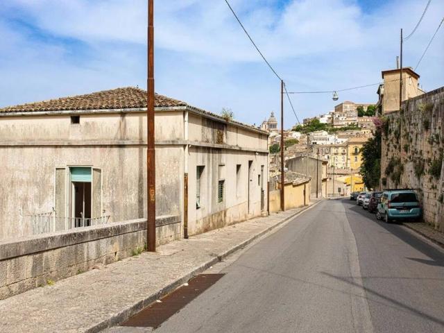Palazzo / Stabile in vendita a Ragusa RG