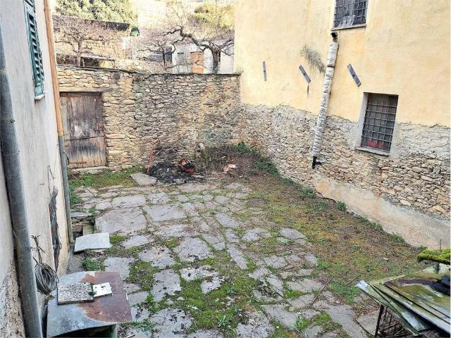 Palazzo / Stabile in vendita a Ranzo IM