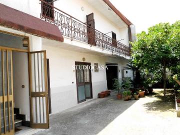 Palazzo / Stabile in vendita a Recale CE