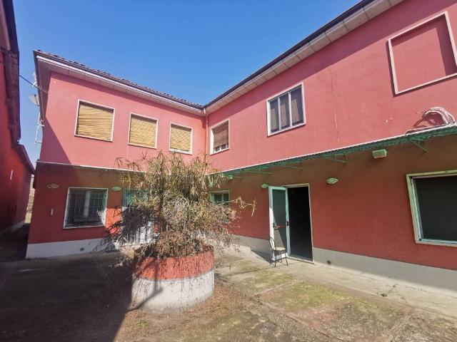 Palazzo / Stabile in vendita a Rea PV
