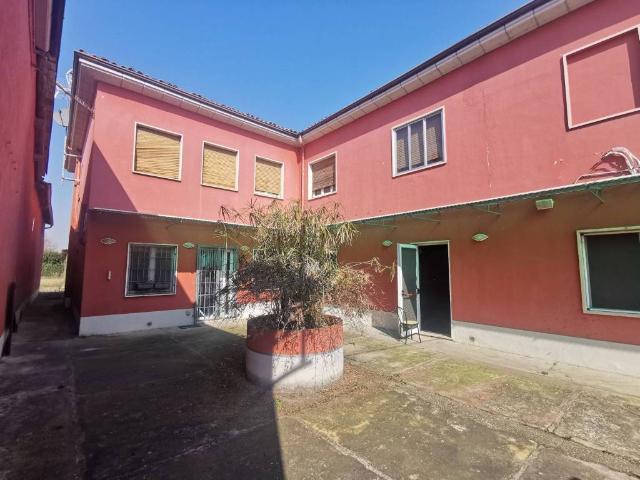 Palazzo / Stabile in vendita a Rea PV