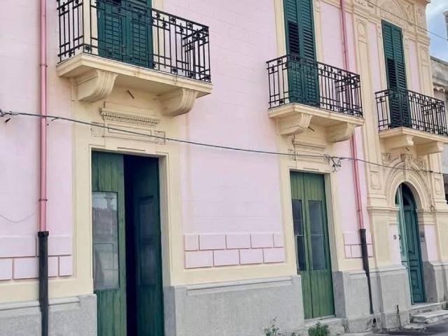 Palazzo / Stabile in vendita a Reggio Calabria RC