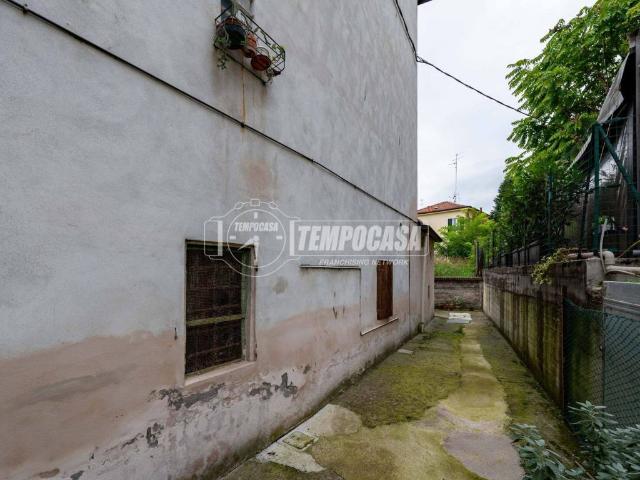 Palazzo / Stabile in vendita a Reggio Emilia RE