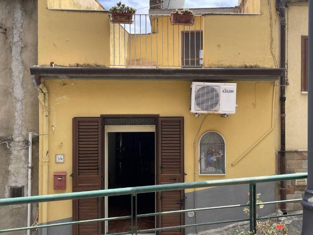 Palazzo / Stabile in vendita a Reitano ME