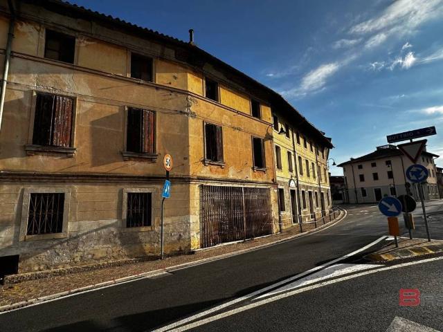 Palazzo / Stabile in vendita a Remanzacco UD