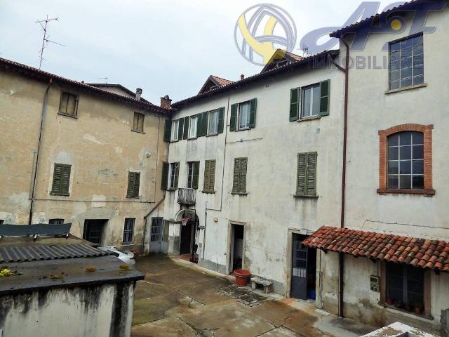 Palazzo / Stabile in vendita a Renate MB