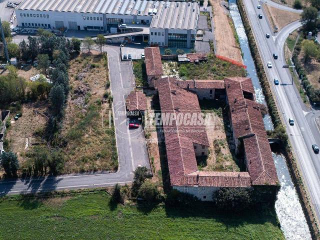Palazzo / Stabile in vendita a Rezzato BS