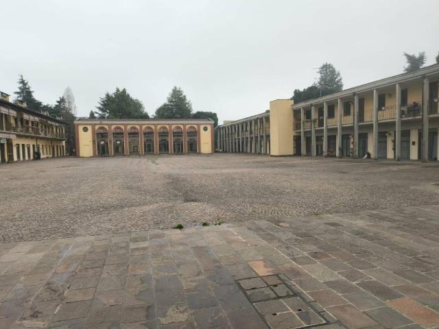 Palazzo / Stabile in vendita a Rho MI