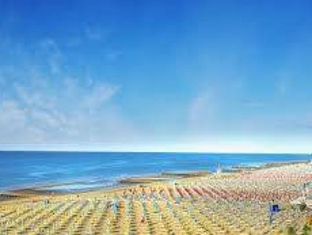 Palazzo / Stabile in vendita a Riccione RN