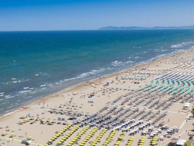 Palazzo / Stabile in vendita a Riccione RN