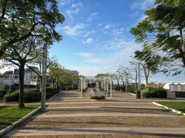 Palazzo / Stabile in vendita a Riccione RN