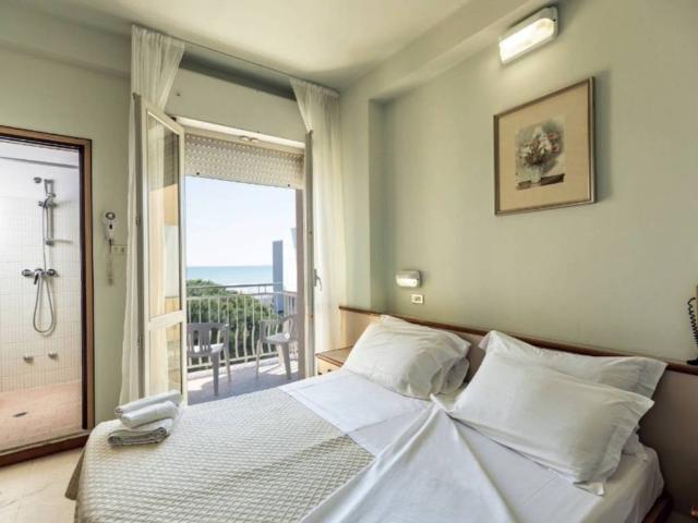 Palazzo / Stabile in vendita a Riccione RN