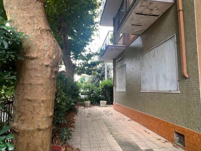Palazzo / Stabile in vendita a Rimini RN