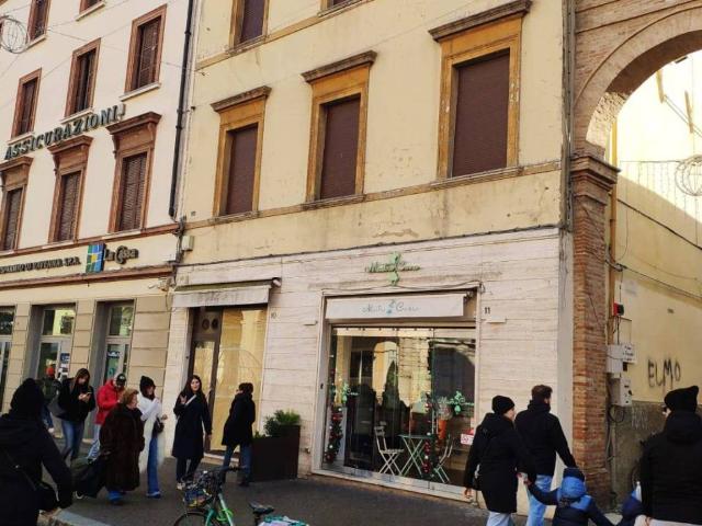 Palazzo / Stabile in vendita a Rimini RN