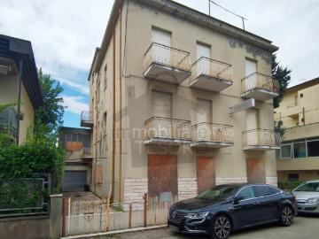 Palazzo / Stabile in vendita a Rimini RN