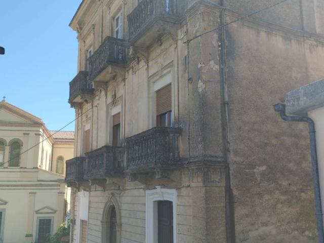 Palazzo / Stabile in vendita a Rivello PZ