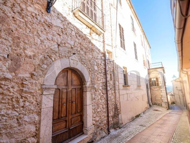 Palazzo / Stabile in vendita a Rocca d'Arce FR