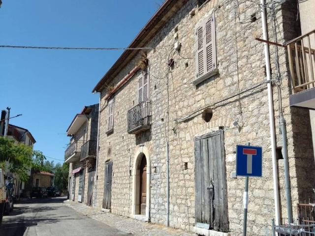 Palazzo / Stabile in vendita a Roccagloriosa SA