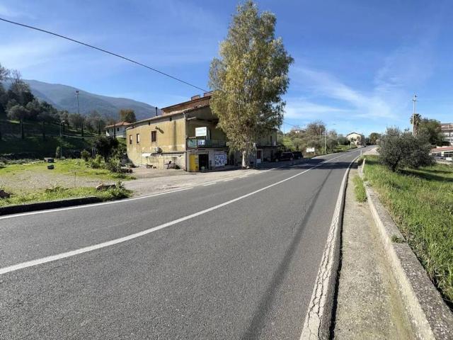 Palazzo / Stabile in vendita a Roccadaspide SA