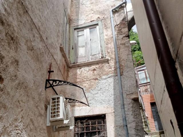 Palazzo / Stabile in vendita a Roccamandolfi IS
