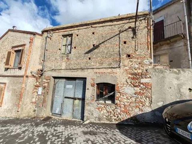 Palazzo / Stabile in vendita a Roccavaldina ME
