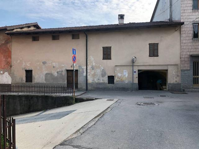 Palazzo / Stabile in vendita a Roccavione CN