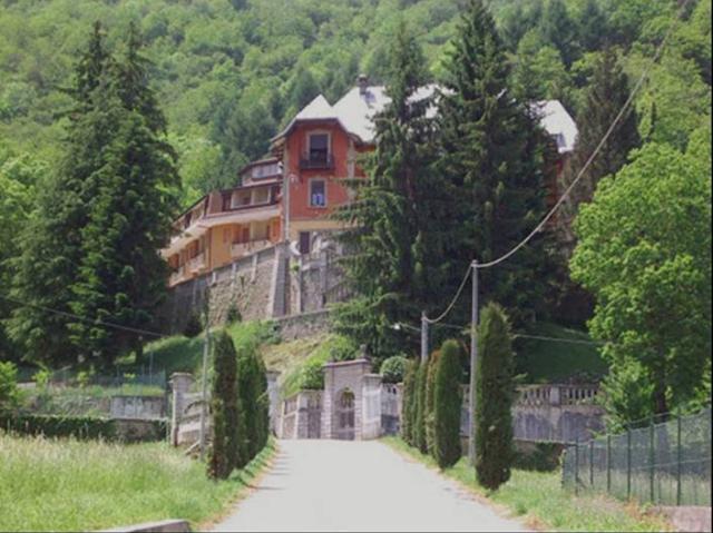 Palazzo / Stabile in vendita a Roccavione CN