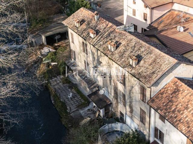 Palazzo / Stabile in vendita a Rogeno LC