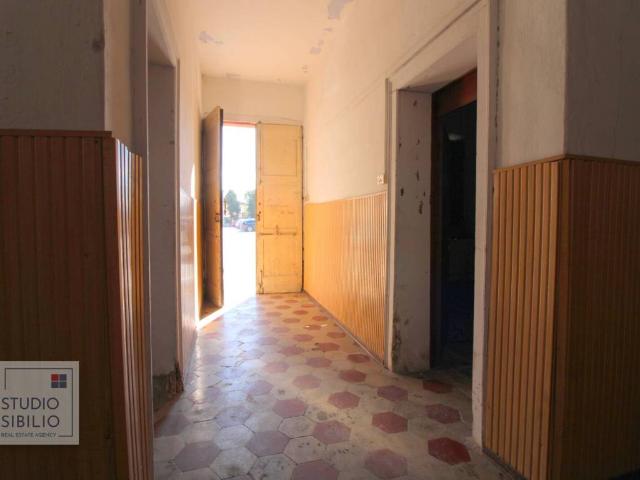 Palazzo / Stabile in vendita a Rodigo MN