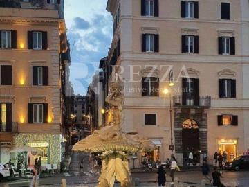 Palazzo / Stabile in vendita a Roma RM