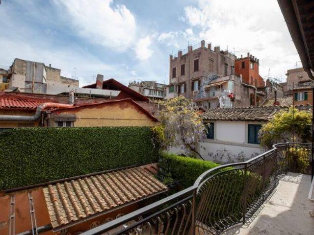 Palazzo / Stabile in vendita a Roma RM