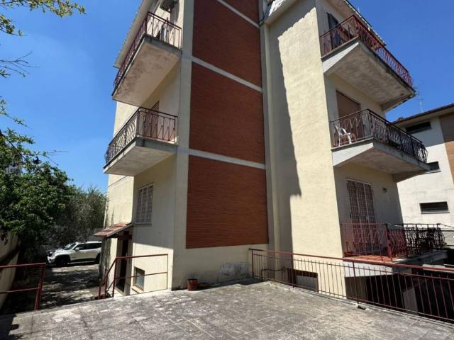 Palazzo / Stabile in vendita a Roma RM