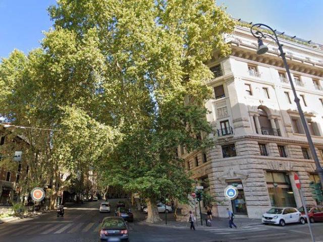 Palazzo / Stabile in vendita a Roma RM