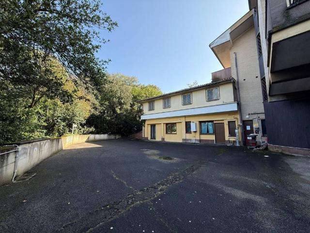 Palazzo / Stabile in vendita a Roma RM