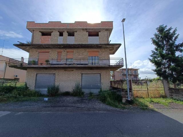 Palazzo / Stabile in vendita a Roma RM