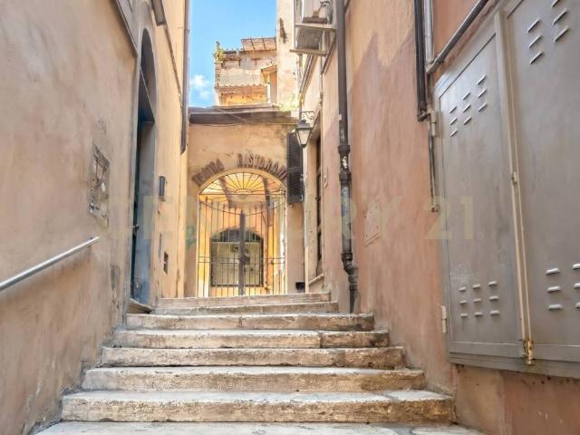Palazzo / Stabile in vendita a Roma RM