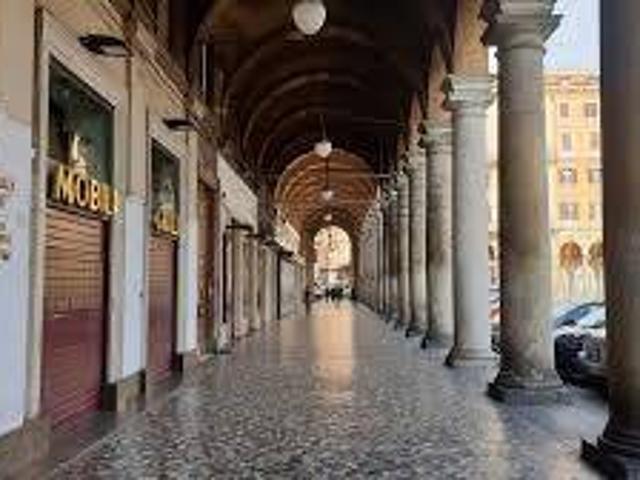 Palazzo / Stabile in vendita a Roma RM