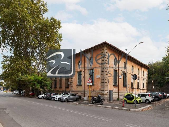 Palazzo / Stabile in vendita a Roma RM
