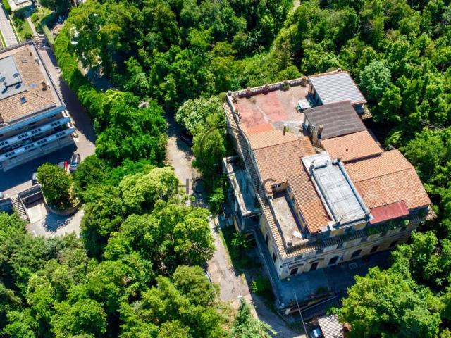 Palazzo / Stabile in vendita a Roma RM