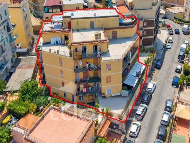Palazzo / Stabile in vendita a Roma RM