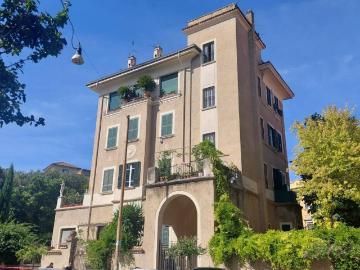 Palazzo / Stabile in vendita a Roma RM