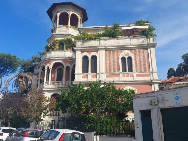Palazzo / Stabile in vendita a Roma RM
