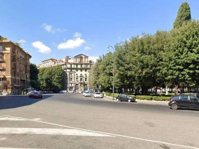 Palazzo / Stabile in vendita a Roma RM