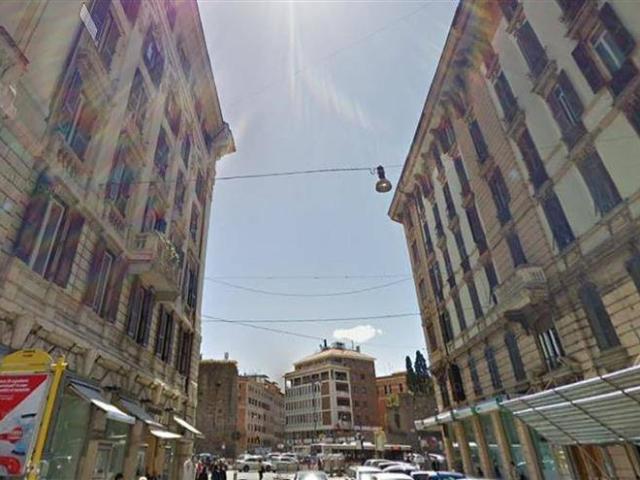 Palazzo / Stabile in vendita a Roma RM