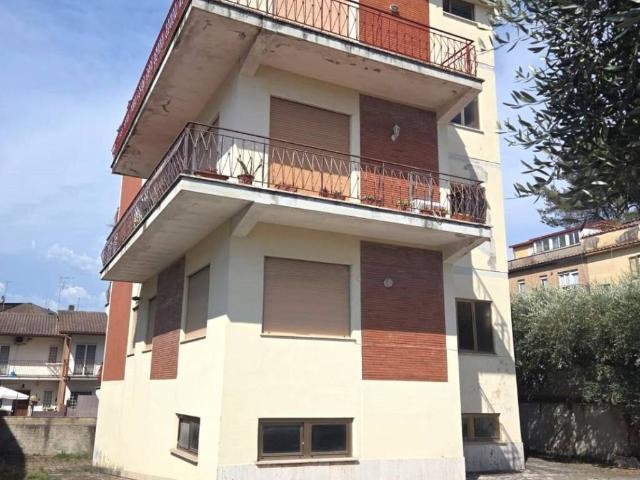Palazzo / Stabile in vendita a Roma RM
