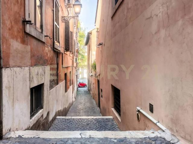 Palazzo / Stabile in vendita a Roma RM