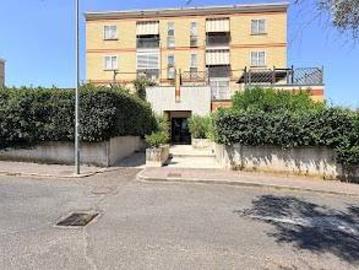 Palazzo / Stabile in vendita a Roma RM
