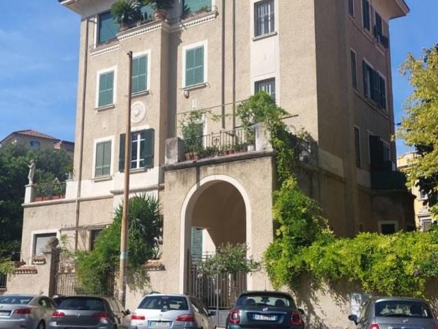 Palazzo / Stabile in vendita a Roma RM