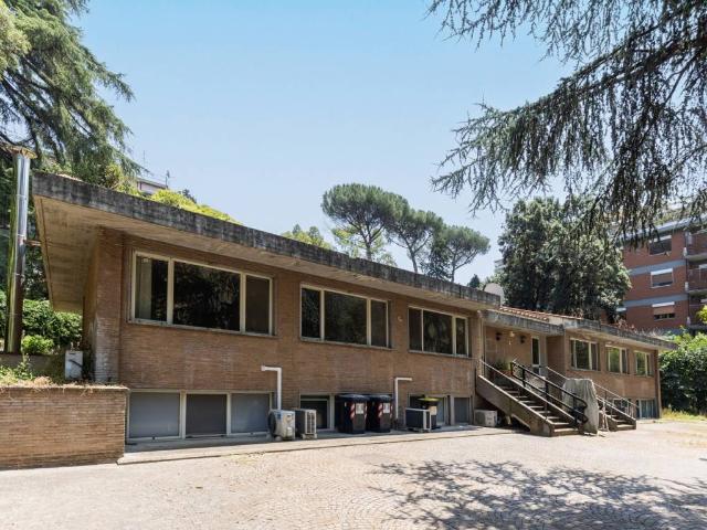 Palazzo / Stabile in vendita a Roma RM