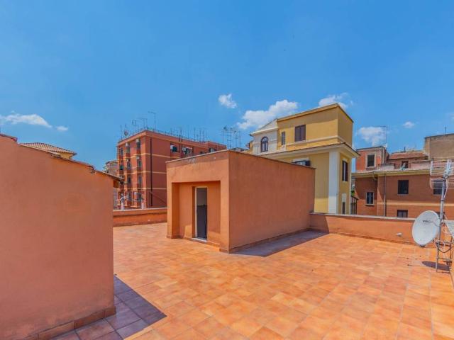 Palazzo / Stabile in vendita a Roma RM